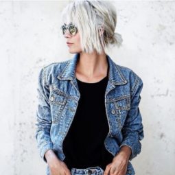 Short summer hairstyles - white blonde hair in messy low ponytail