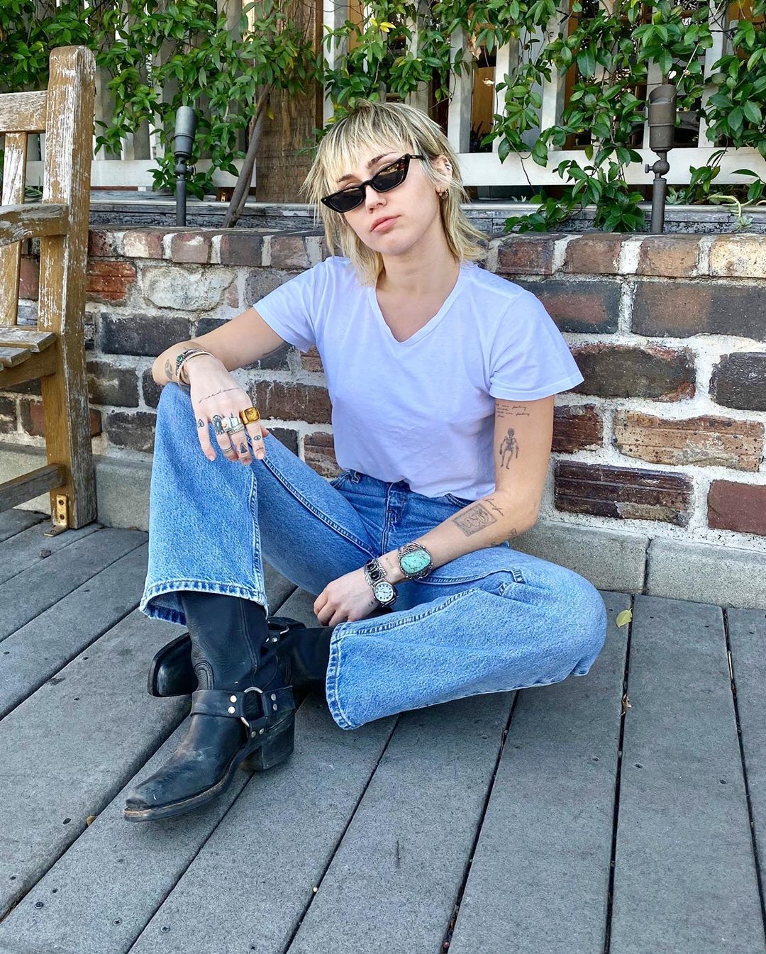 Miley Cyrus with short, choppy blonde shag haircut