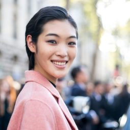 Short hair ideas: side part pixie